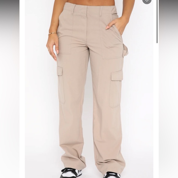 White Fox Boutique - Know Your Worth Low Rise Cargo Pants Beige (XS) brand new - Picture 2 of 9